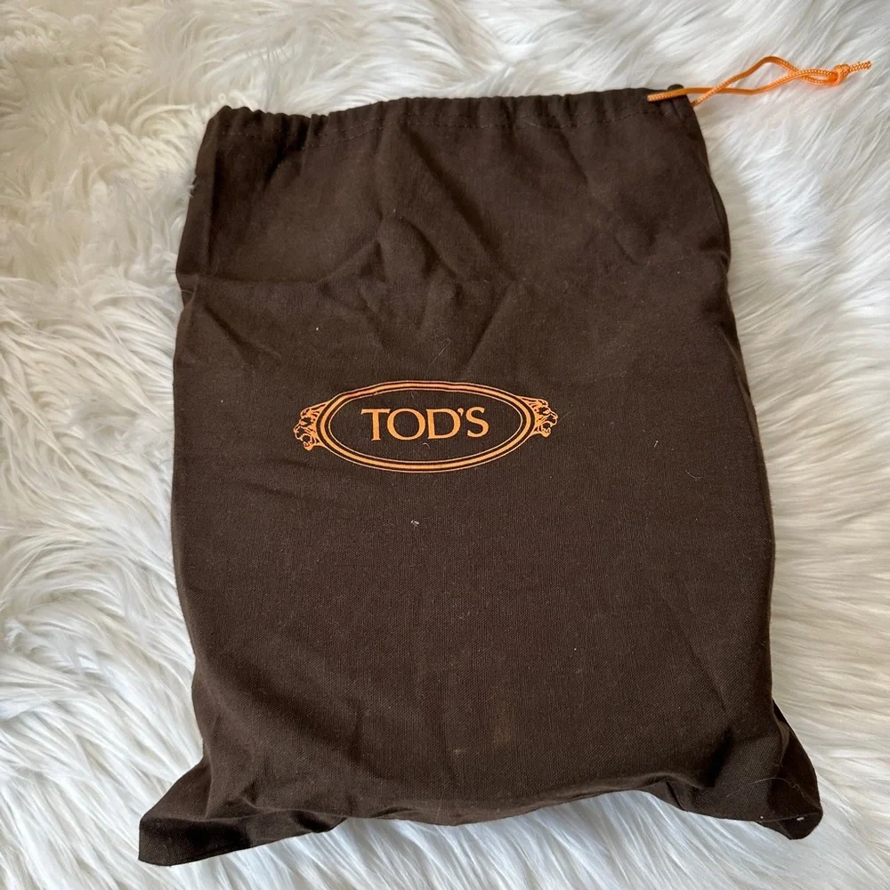 Tod’s Timeless Hobo Bag in Leather Small - Picture 8 of 14